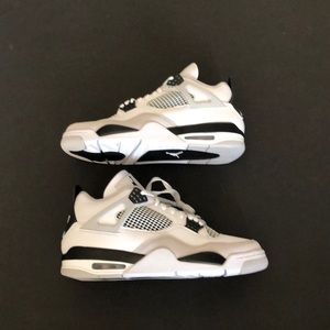 Jordan 4 Military black